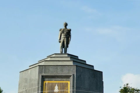 พระอนุสาวรีย์กรมหลวงชุมพรเขตอุดมศักดิ์ (Chumphon Crown Prince Monument)