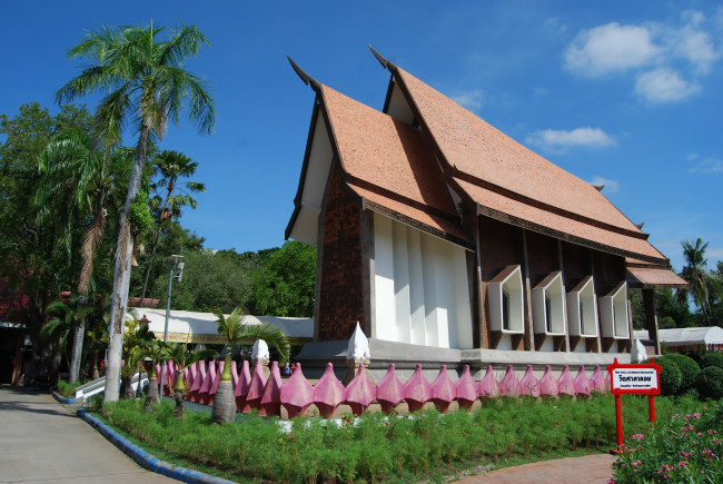 วัดศาลาลอย นครราชสีมา (Wat Sala Loy Nakhon Ratchasima) Photo 1 of 5