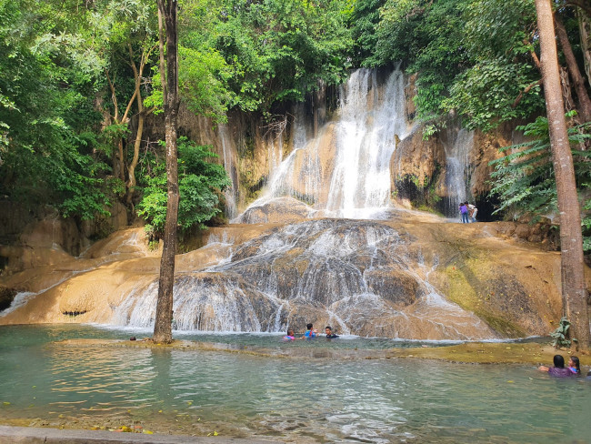 น้ำตกไทรโยคน้อย (น้ำตกเขาพัง) (Sai Yok Noi Waterfall) Photo 1 of 5